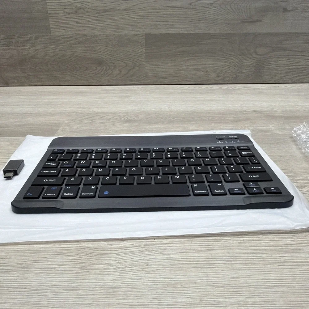 Ultrathin Wireless Bluetooth Keyboard for IOS, Android,‎ Windows W/ Mouse USB's